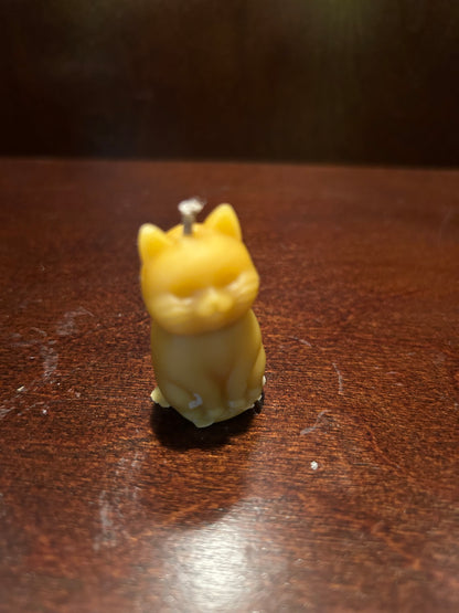 Tiny cat 100% beeswax